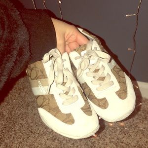 Coach women’s Kelson Low Top Fashion Sneakers